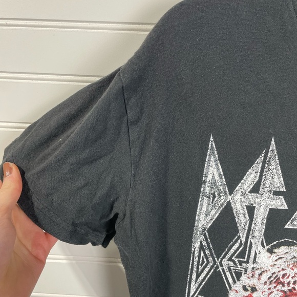 Def Leppard Band Black Tee Shirt Medium Women’s - Picture 7 of 7